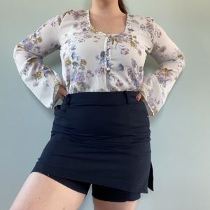 3 for $15 ✨ Unique bell sleeved blouse